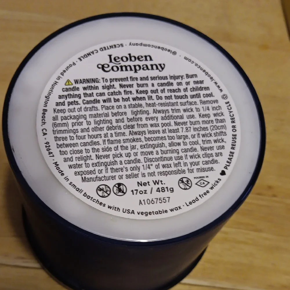 Vegan Soy Wax Candle - Black - Picture 3 of 3